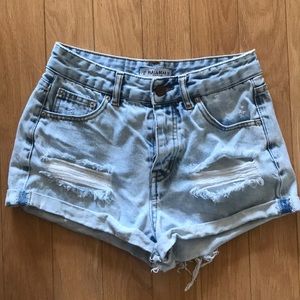 Perfect light wash jean shorts!